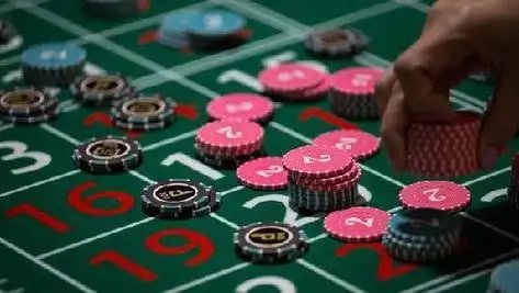 Sesi baccarat live casino dengan dealer cantik di sarjanaslot